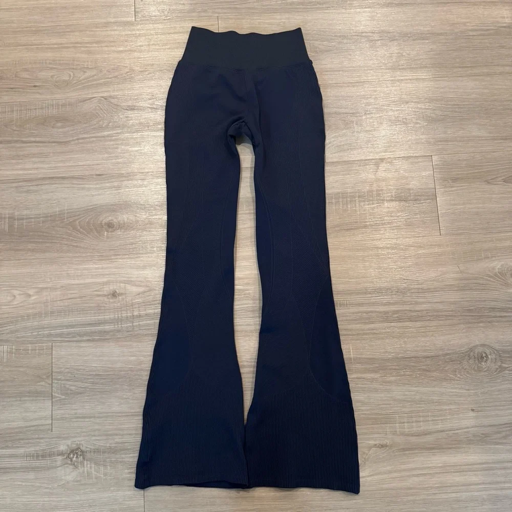 The Giving Movement Ribbed Flared Leggings in Navy - Picture 5 of 7